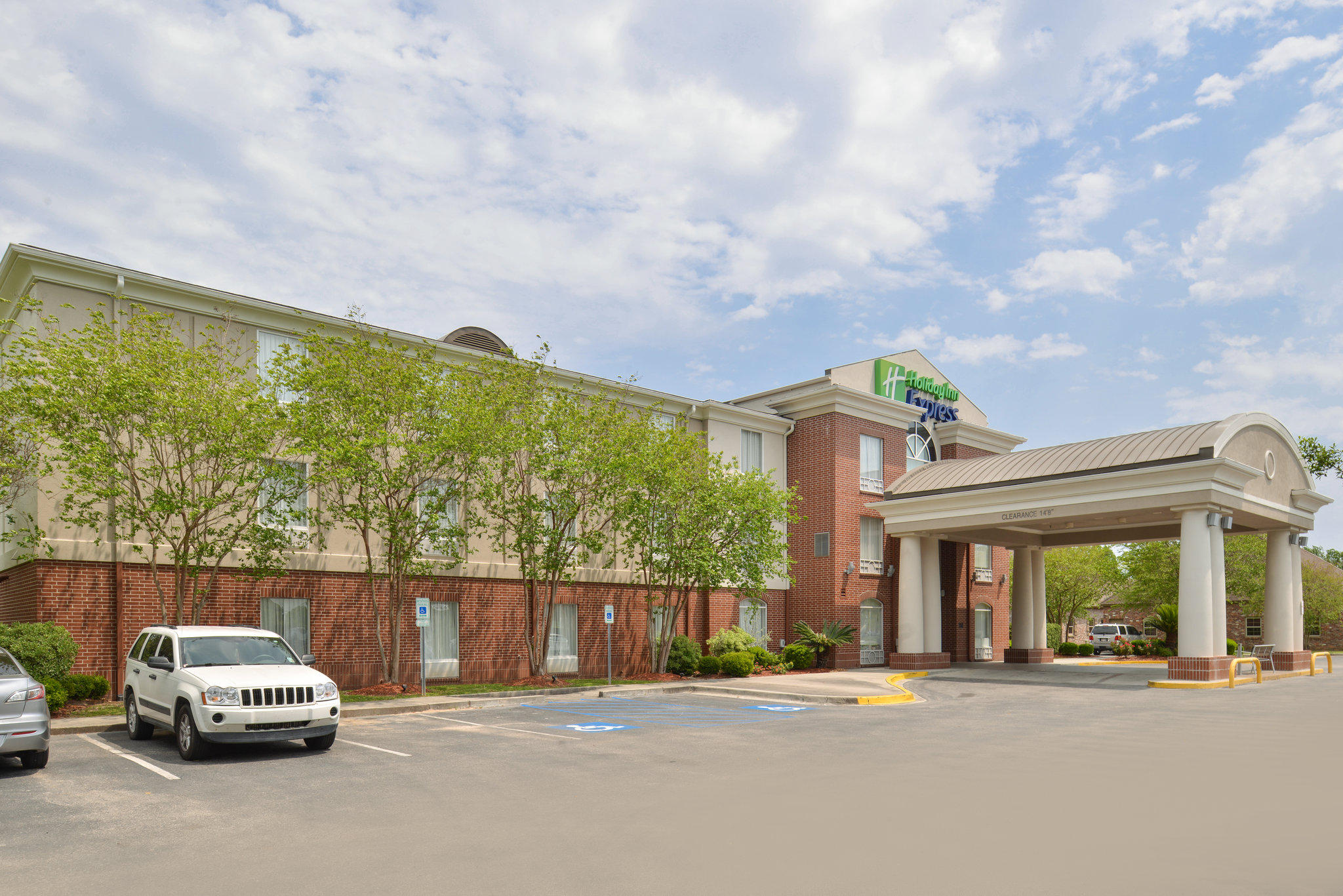 Holiday Inn Express & Suites Lafayette Photo