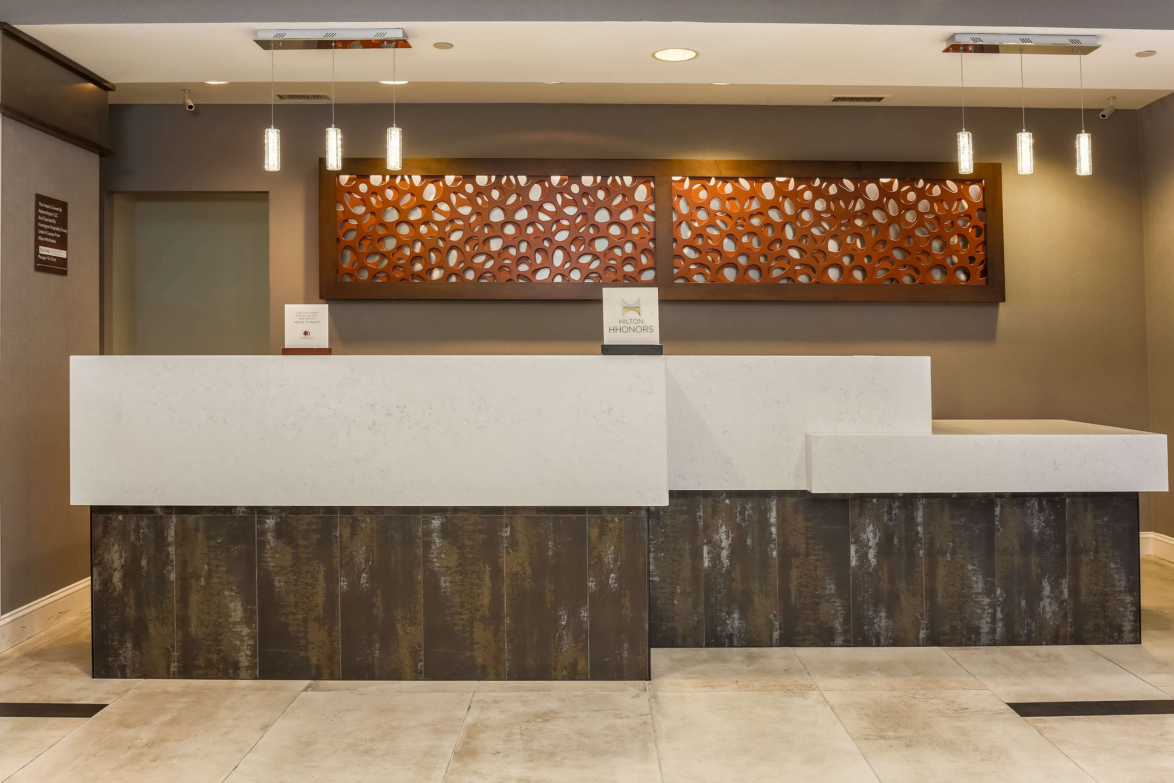 DoubleTree by Hilton Hotel Atlanta Airport Photo