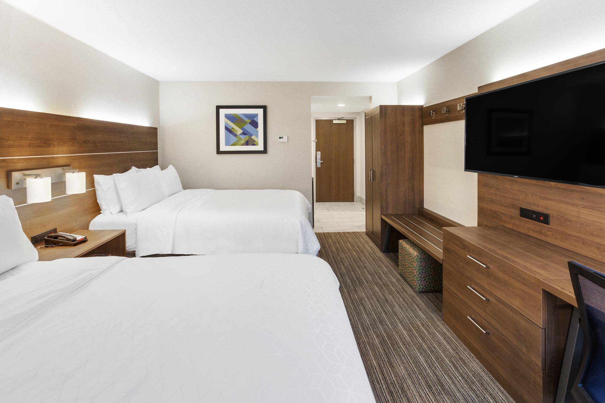 Holiday Inn Express & Suites Tilton - Lakes Region Photo