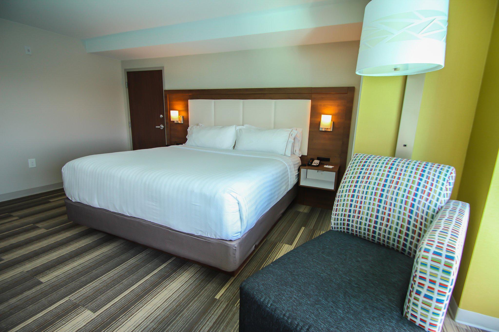 Holiday Inn Express & Suites Miami Airport East Photo