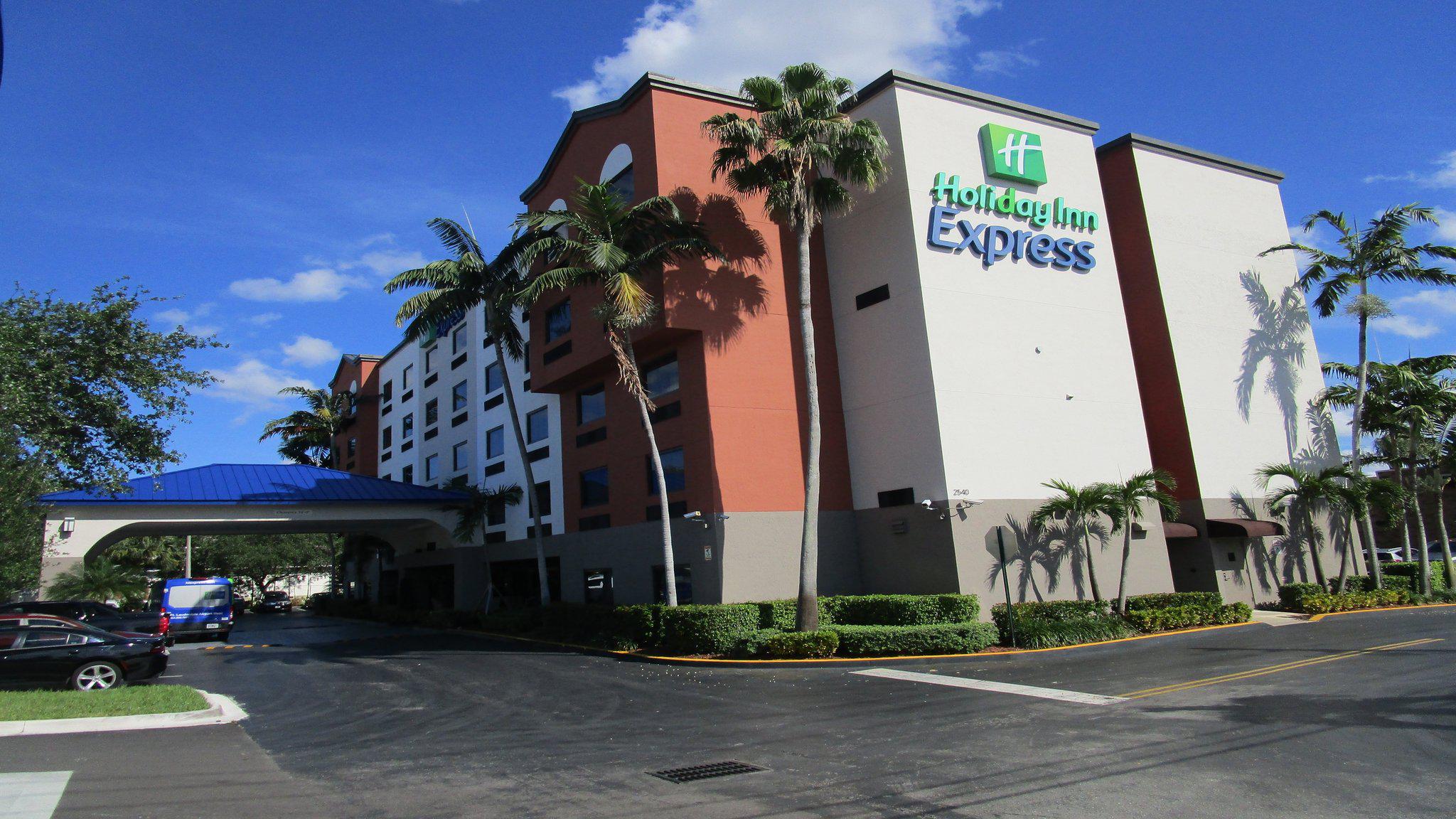 Holiday Inn Express & Suites Fort Lauderdale Airport West Photo