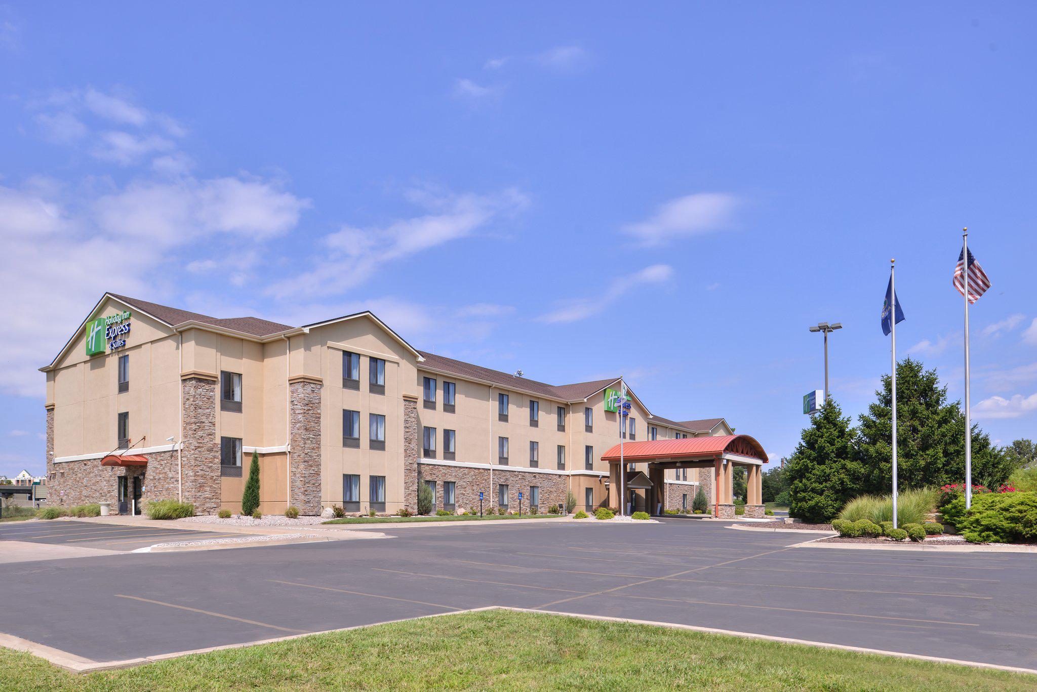 Holiday Inn Express & Suites Topeka West I-70 Wanamaker Photo