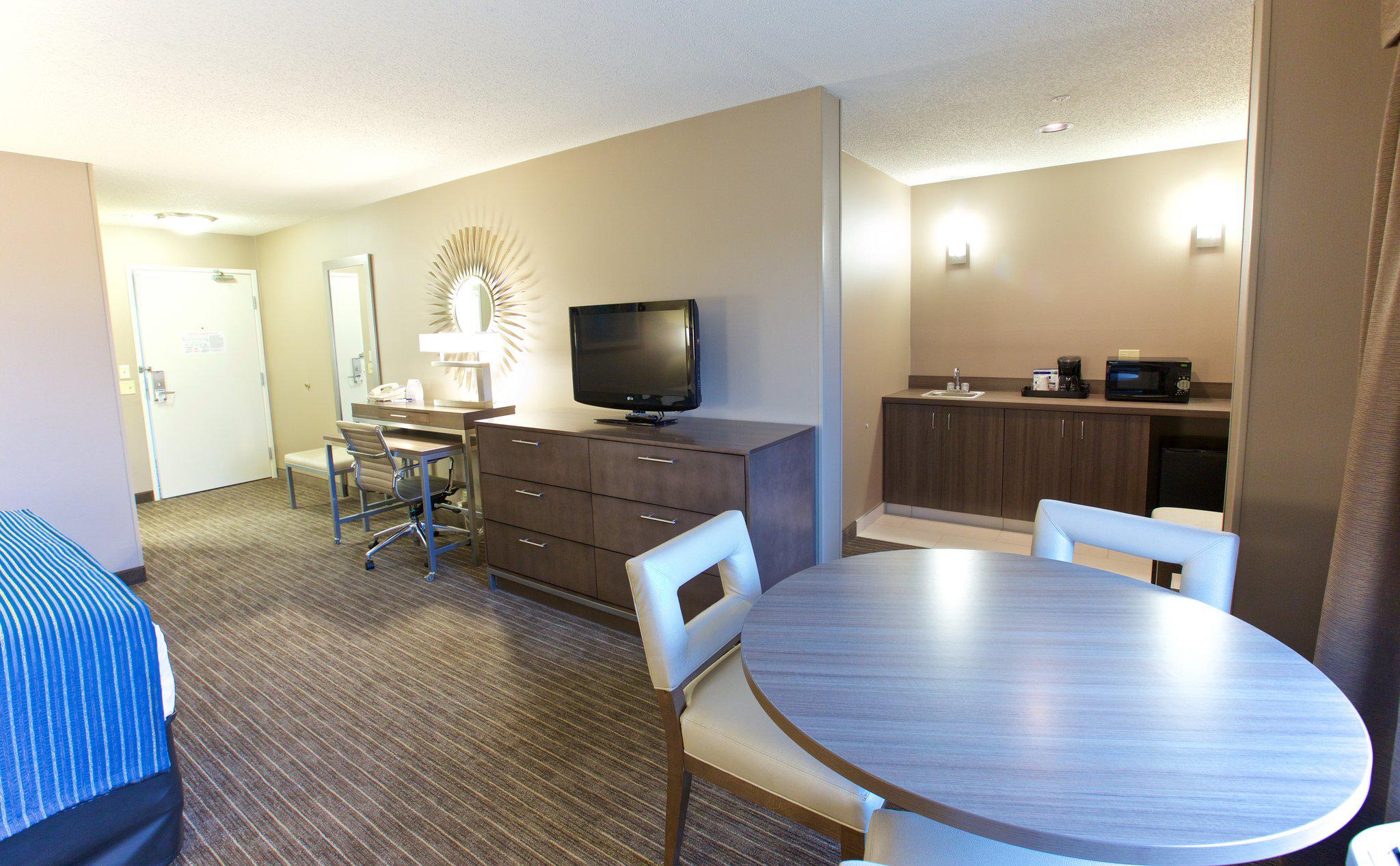 Holiday Inn Express Fargo-West Acres Photo