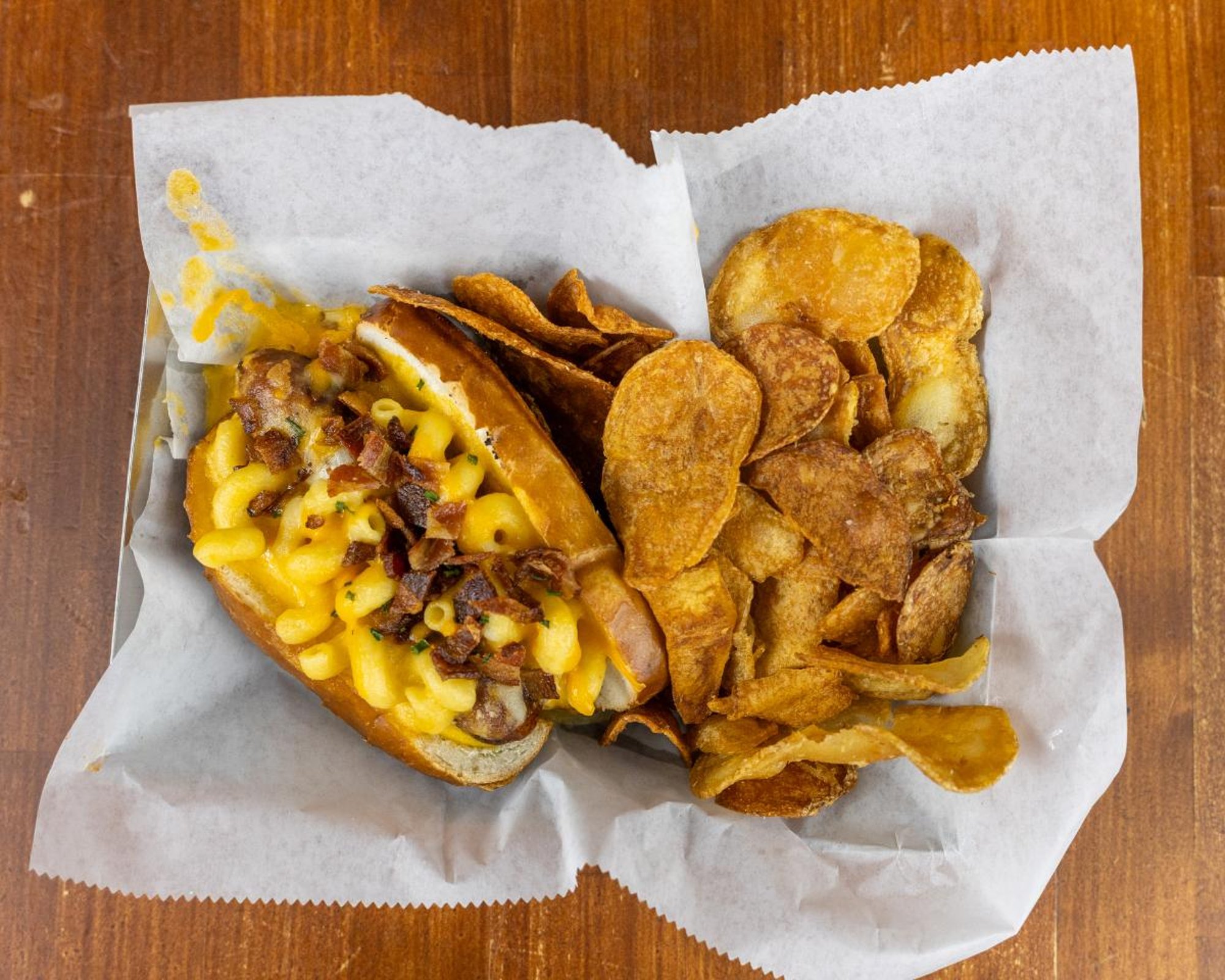 Mac N Cheese Brat