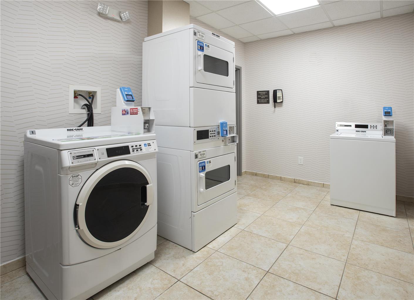 Hampton Inn & Suites New Hartford Image