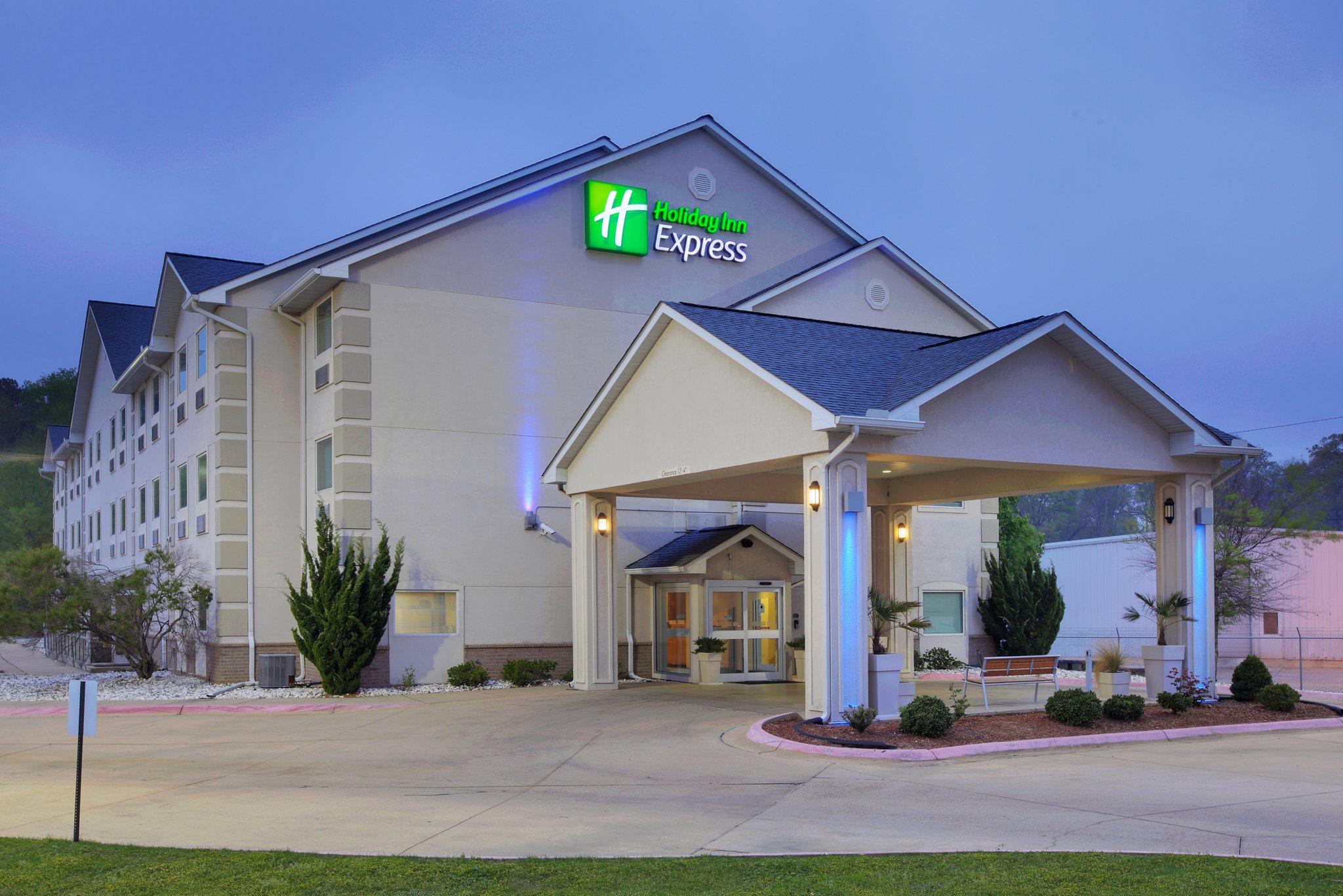 Holiday Inn Express & Suites El Dorado Photo