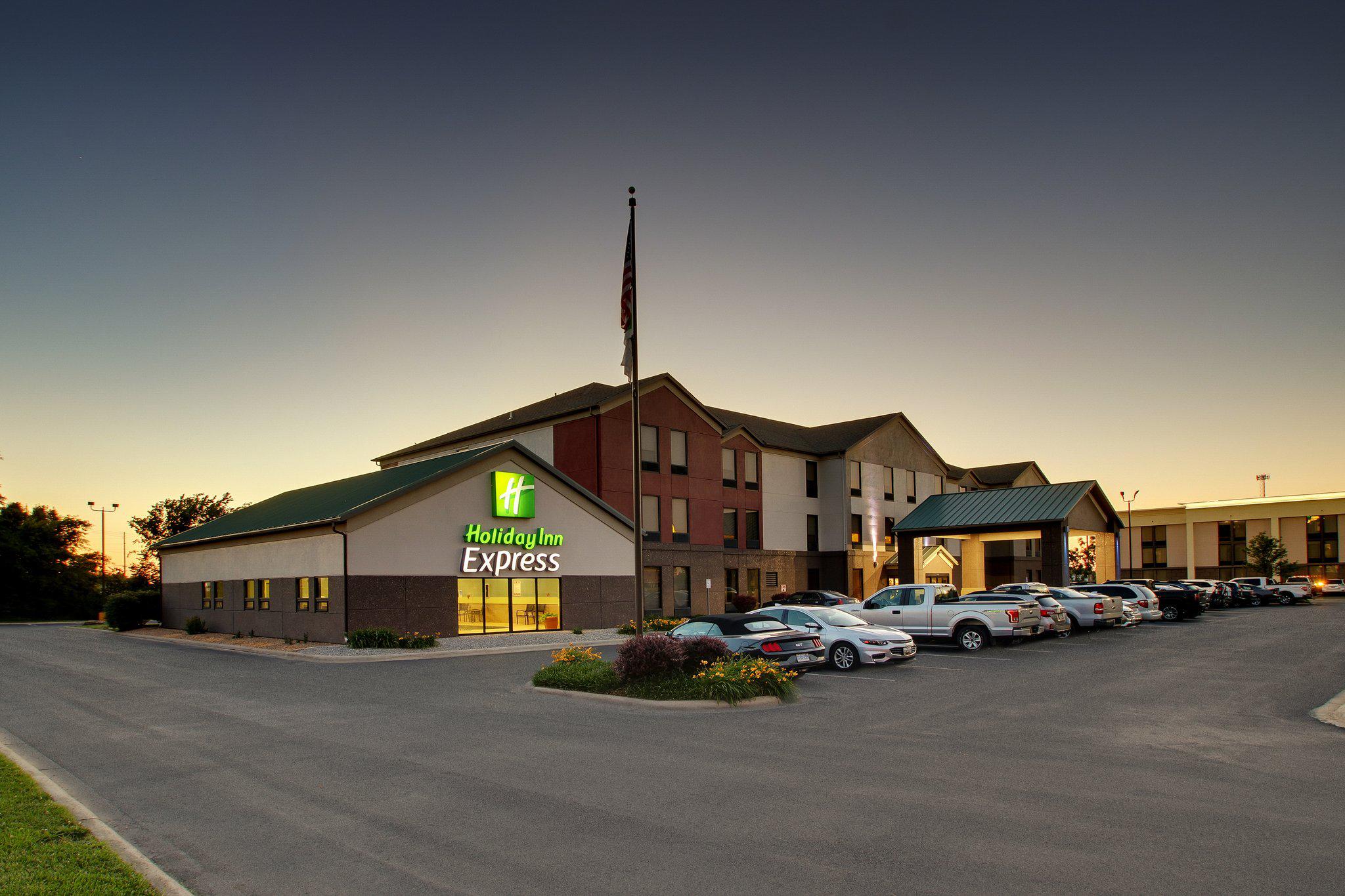 Holiday Inn Express & Suites Lebanon Photo