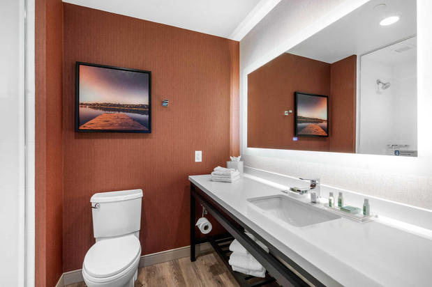 Images Cambria Hotel Omaha Downtown