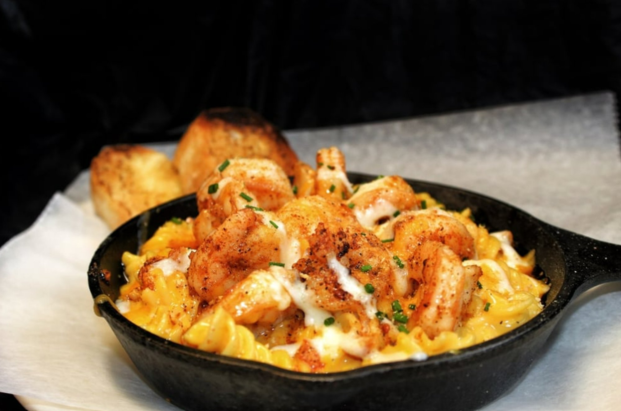 Garlic Butter Shrimp Mac n Cheese