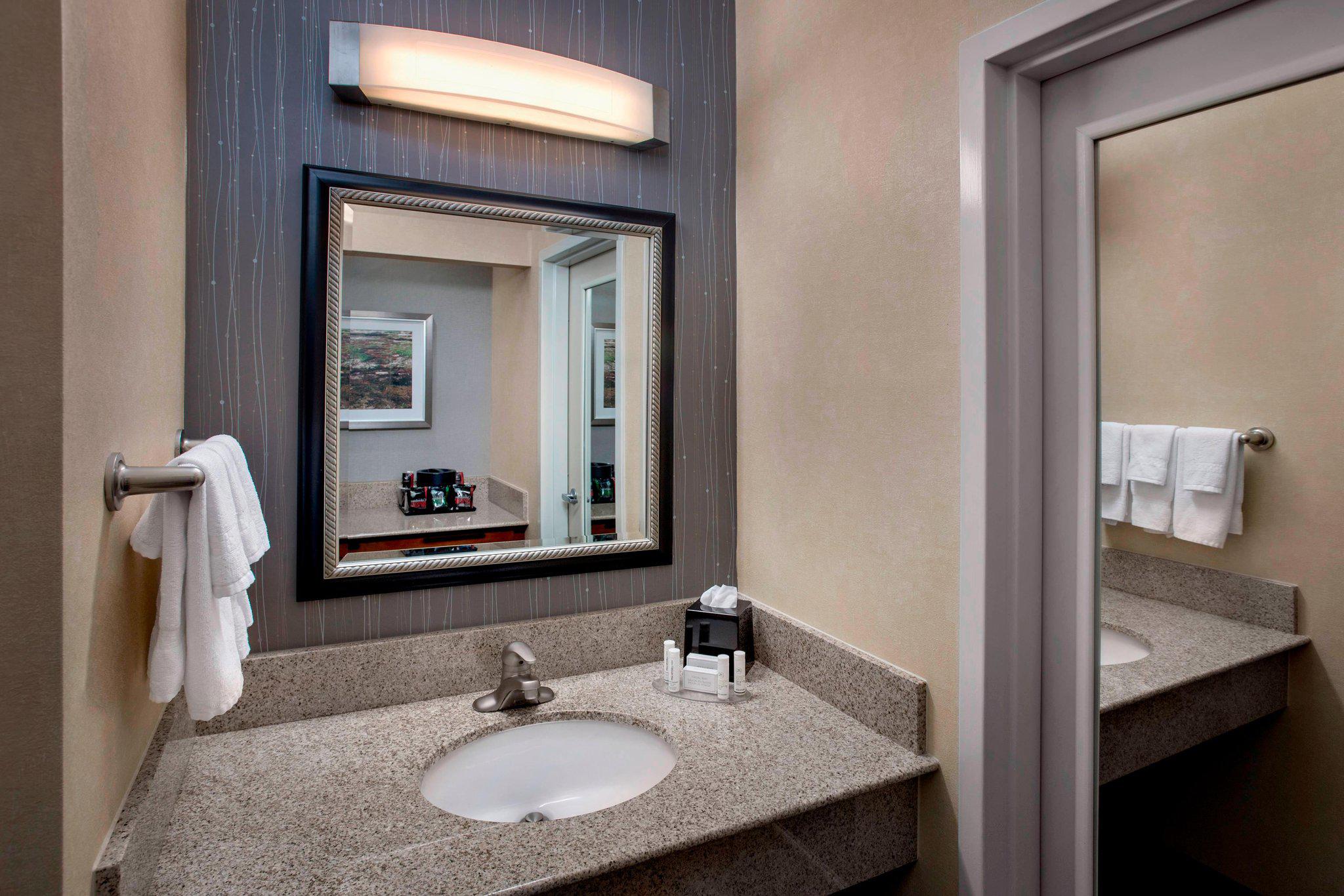 Courtyard by Marriott Boston Foxborough/Mansfield Photo