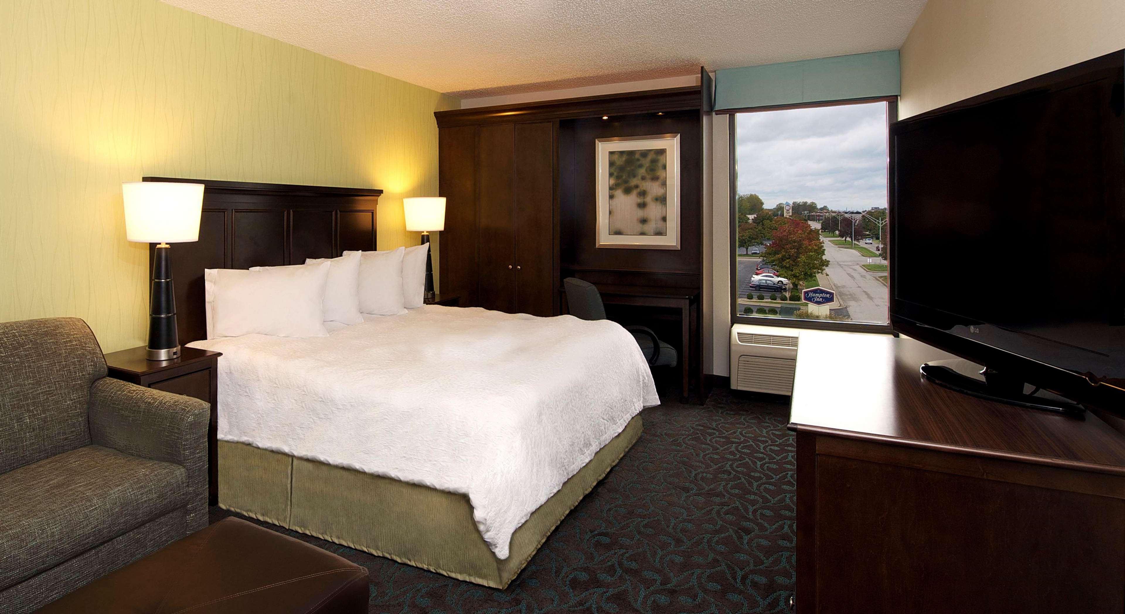 Hampton Inn Evansville Photo