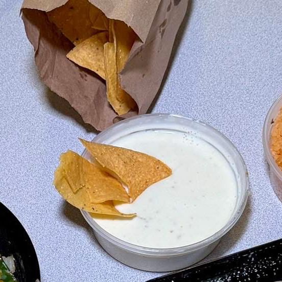 Queso & chips
