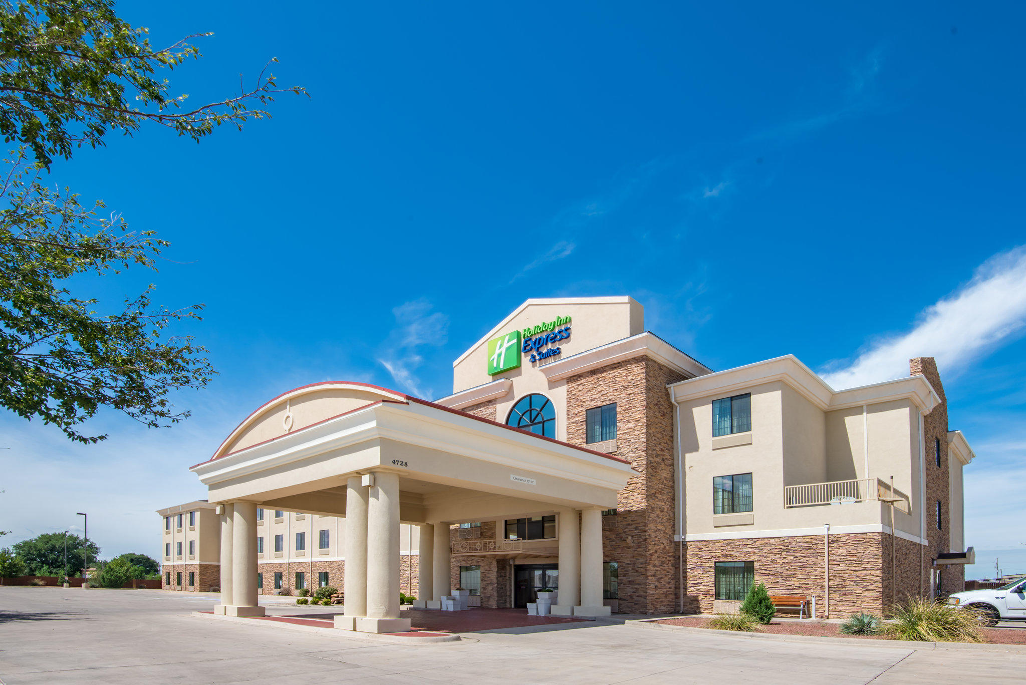 Holiday Inn Express & Suites Clovis Photo