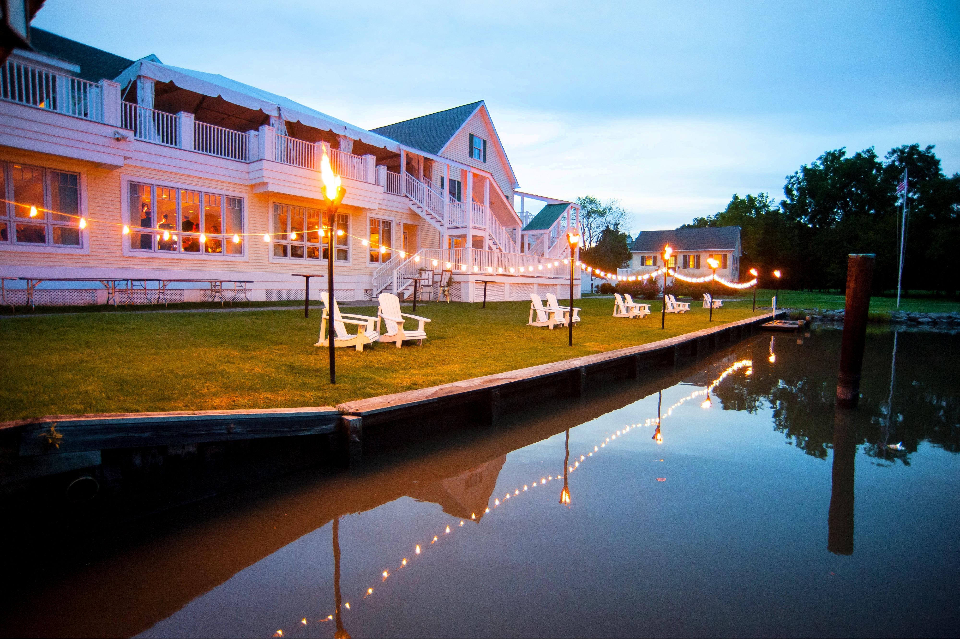 The Oaks Waterfront Inn & Events Photo