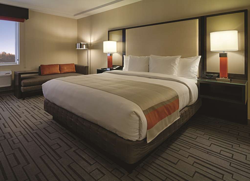 DoubleTree by Hilton Hotel Bristol, Connecticut Image