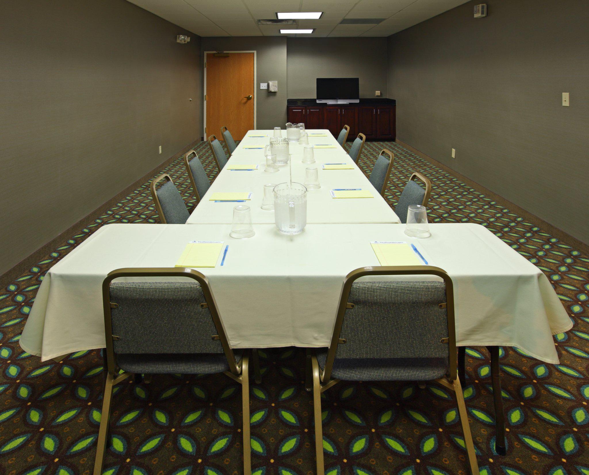 Holiday Inn Express Fort Smith Executive Park Photo