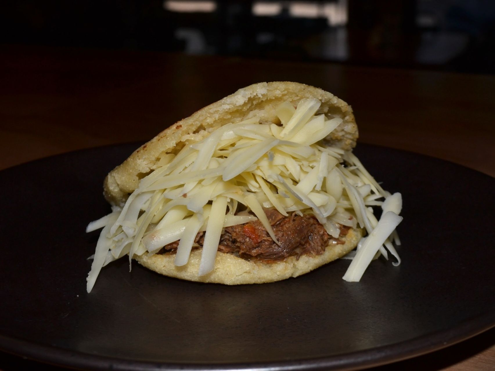 Beef & Cheese Arepa / Arepa Pelúa