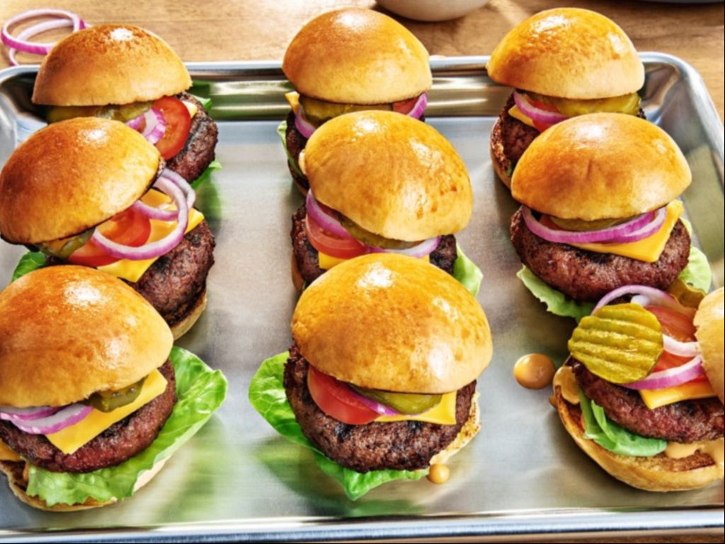 Angus Beef Sliders (6) + 3 Fries + 3 Canned Sodas