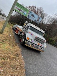El Cubanito Towing Logo