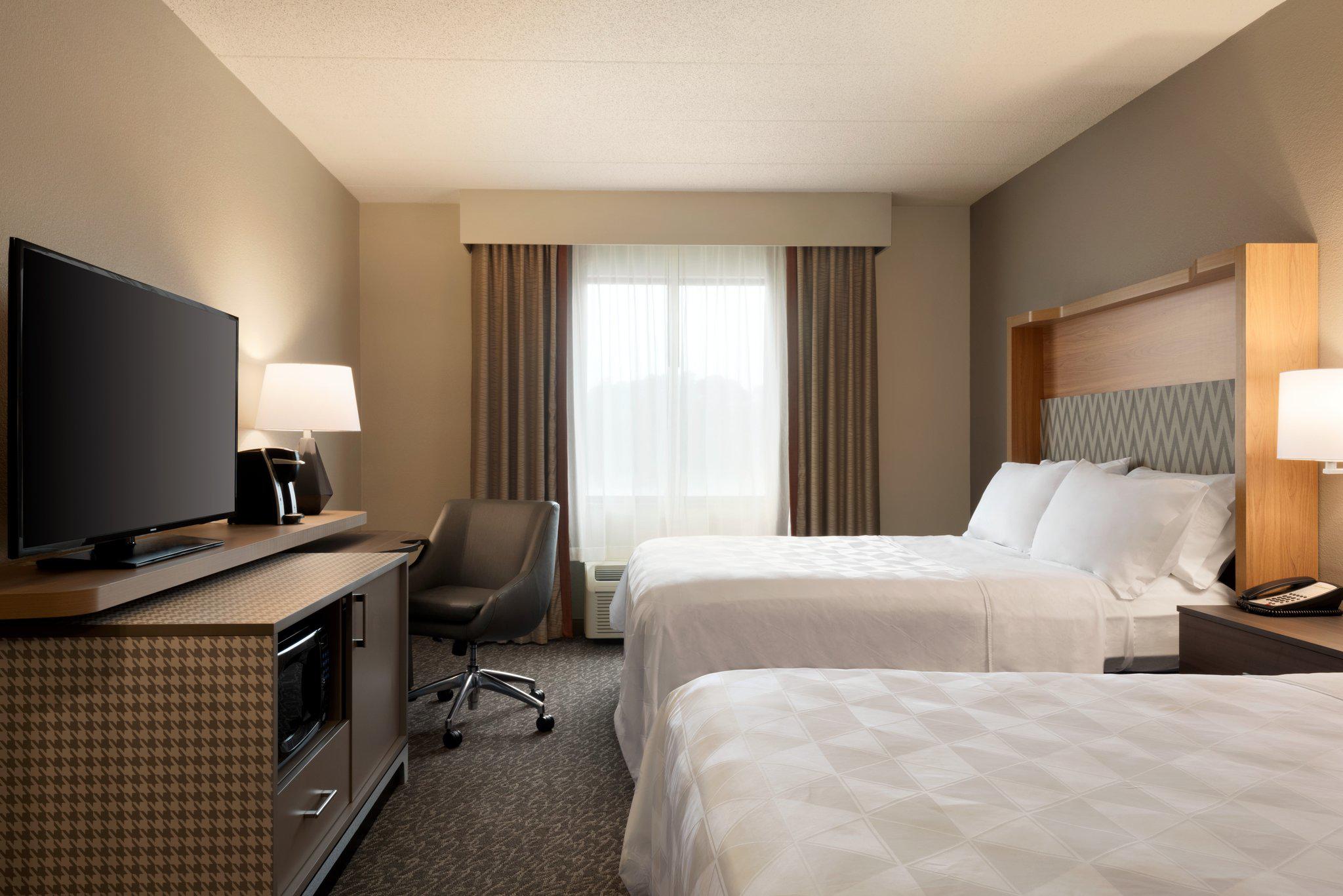 Holiday Inn & Suites Council Bluffs-I-29 Photo