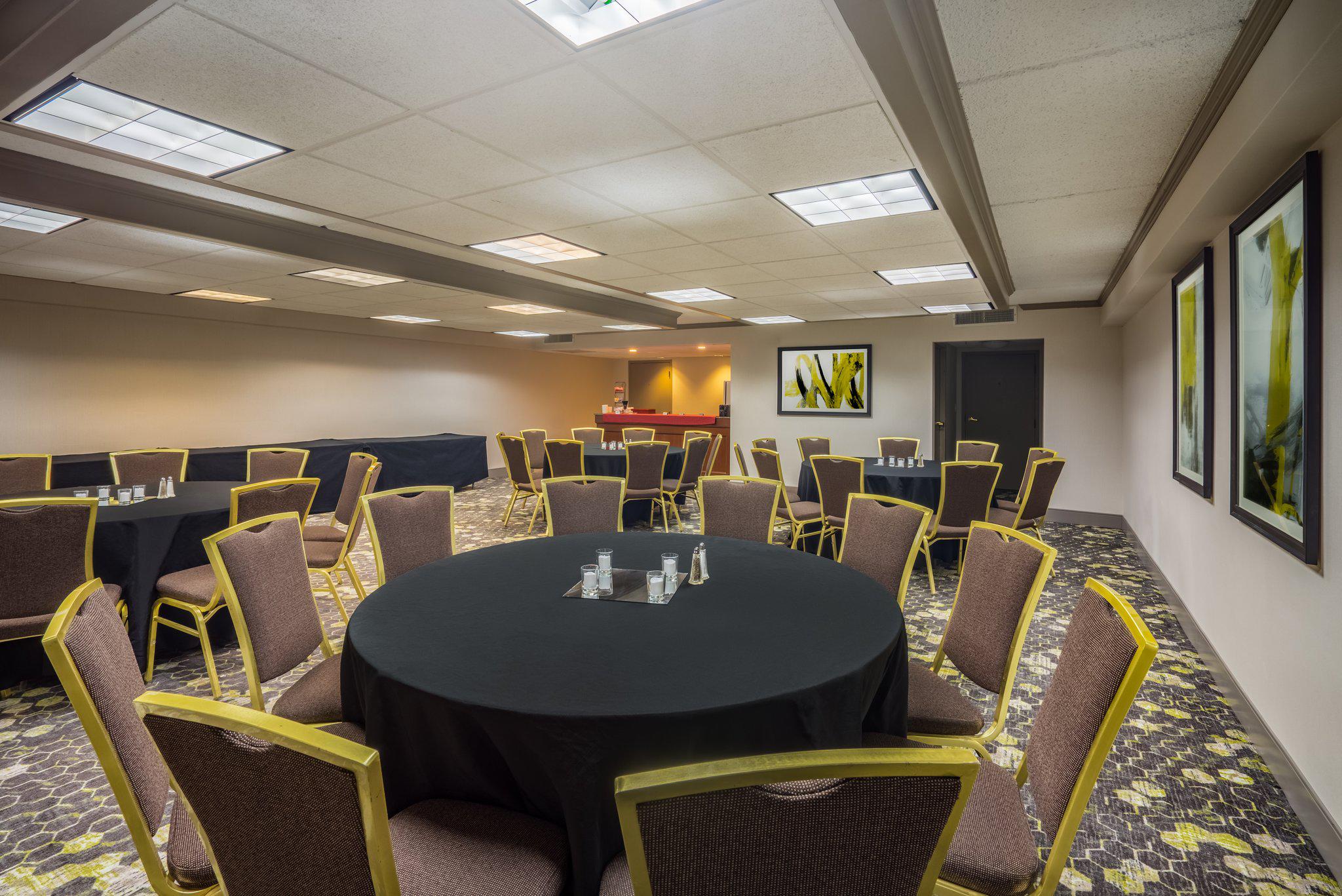 Holiday Inn Mansfield-Foxboro Area Photo