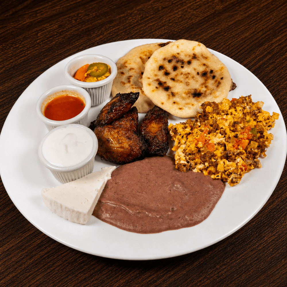 Desayuno Típico / Typical Breakfast