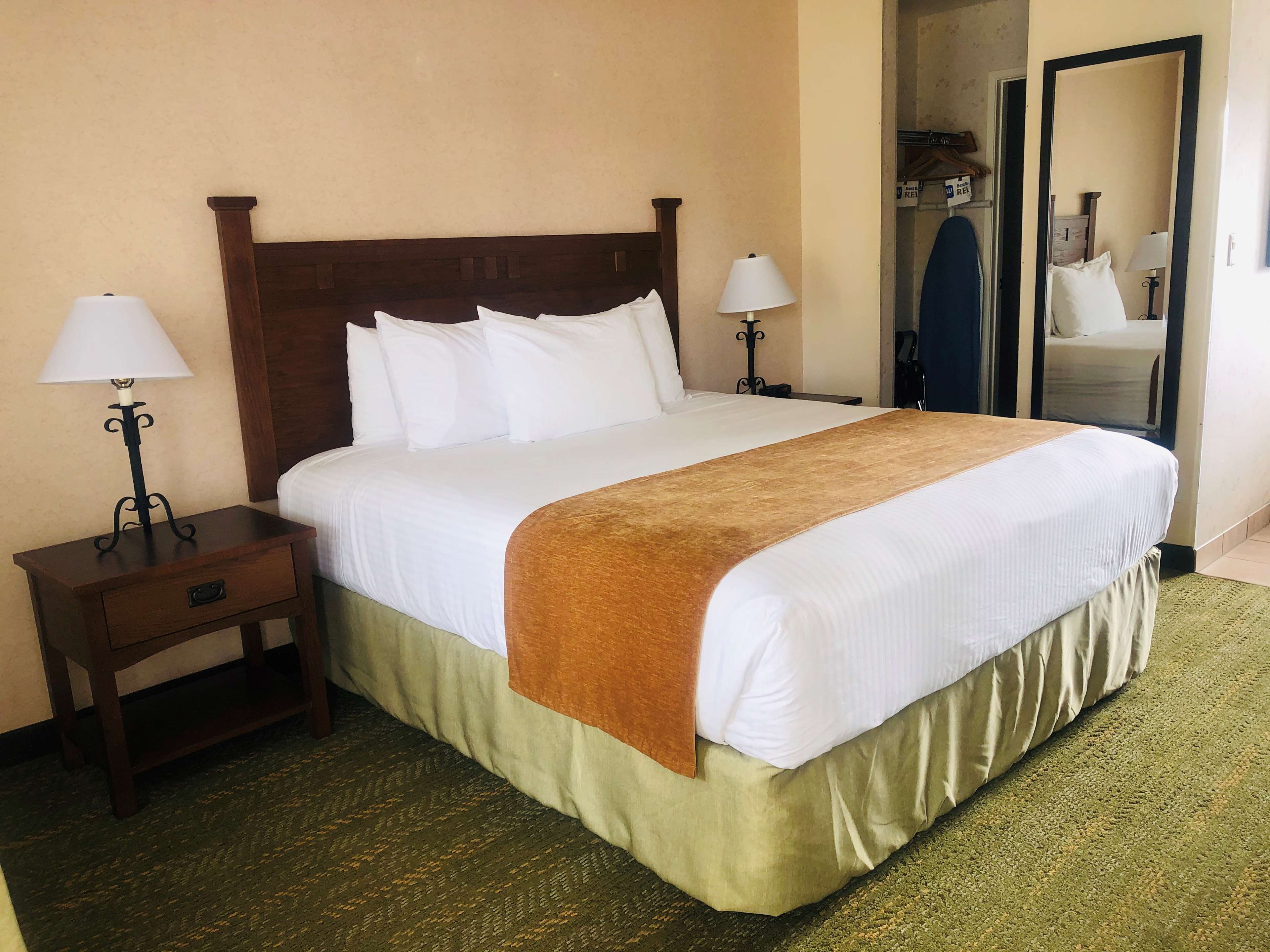 Best Western Lamplighter Inn & Suites at SDSU Photo