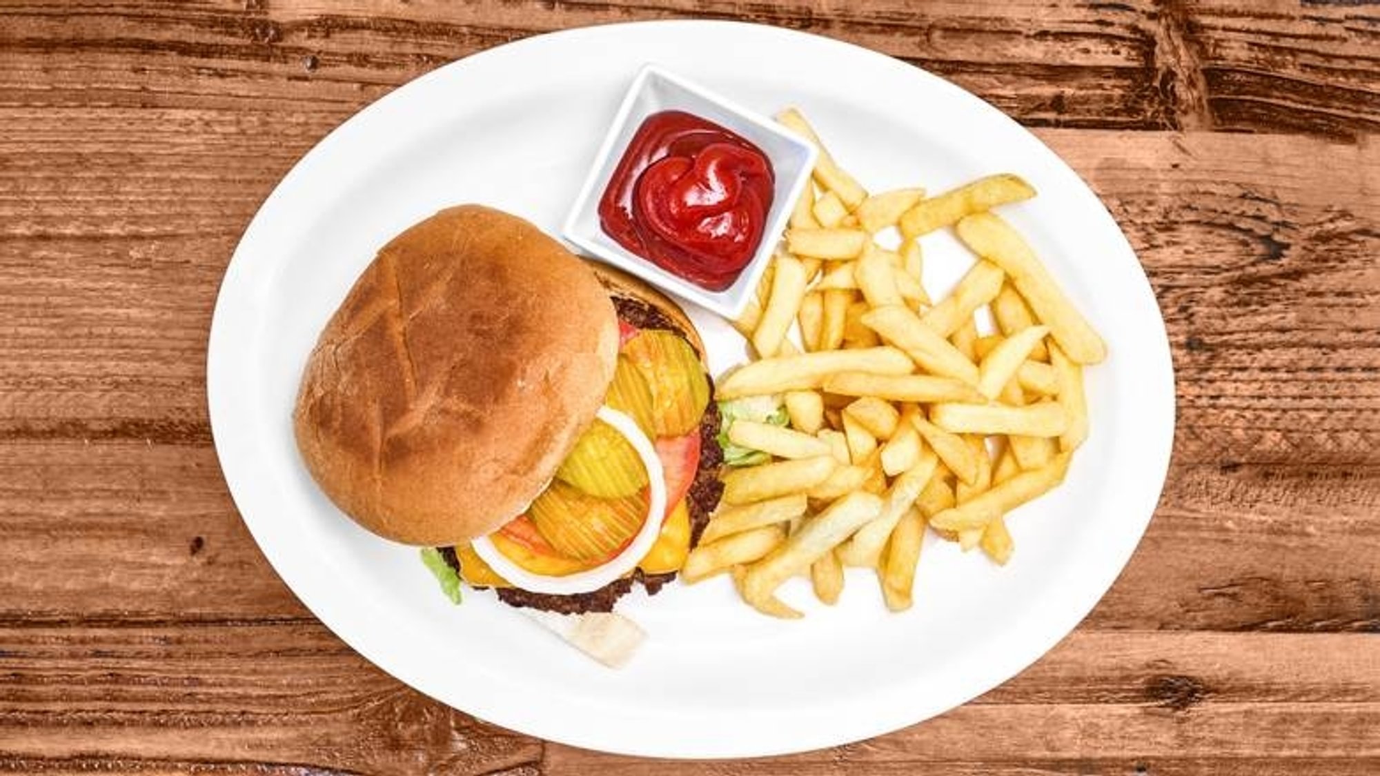 Bacon Cheeseburger with fries