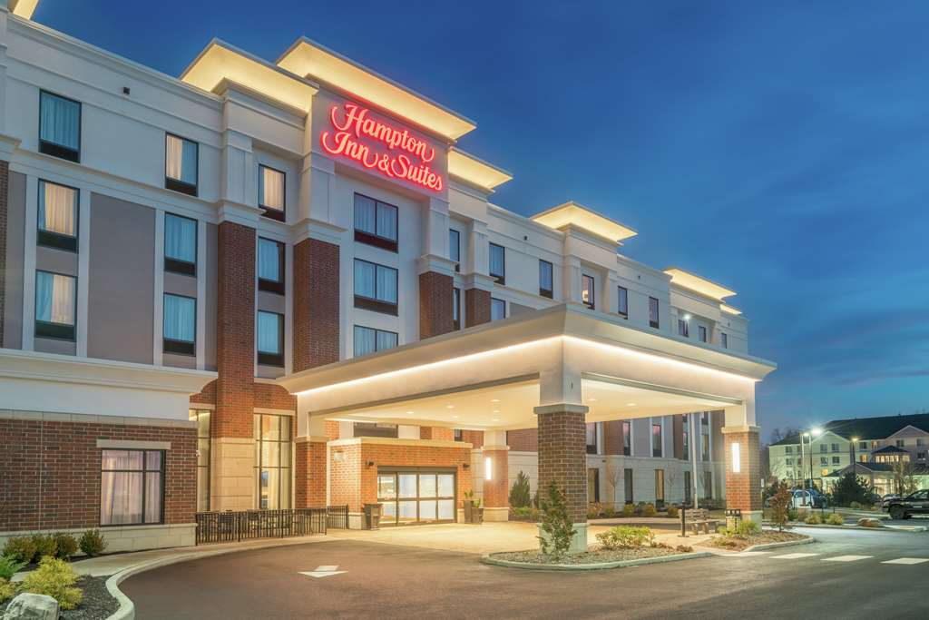 Hampton Inn & Suites Newburgh Stewart Airport, 1 Crossroads Ct 