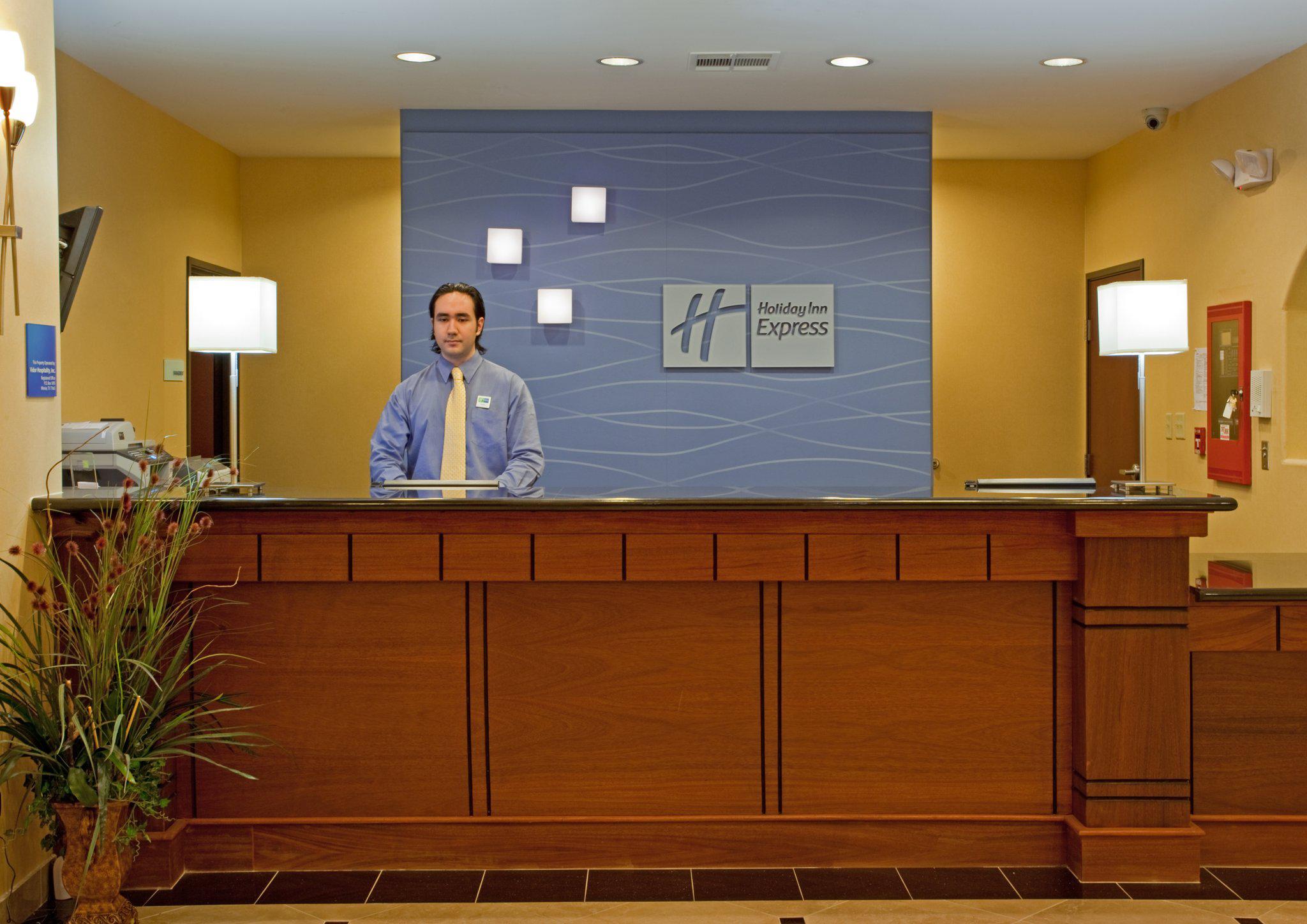 Holiday Inn Express & Suites Vidor South Photo