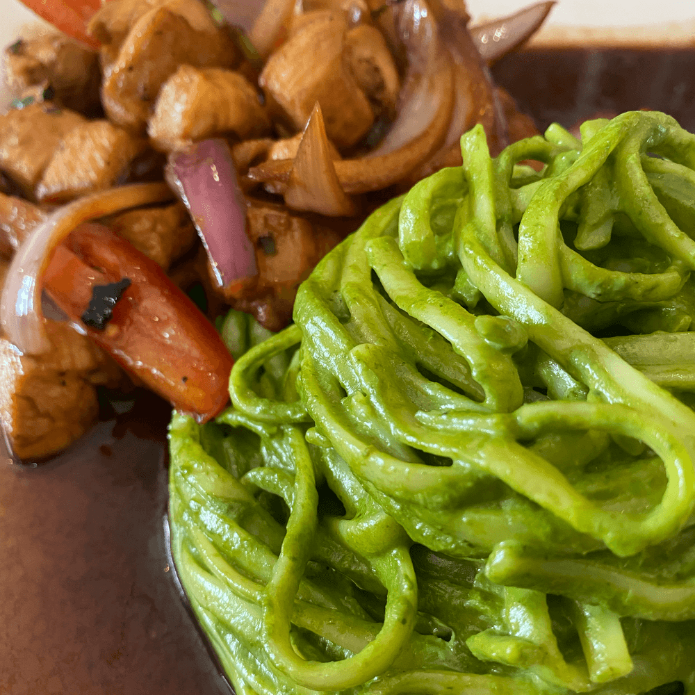 Tallarin Verde Con Saltado