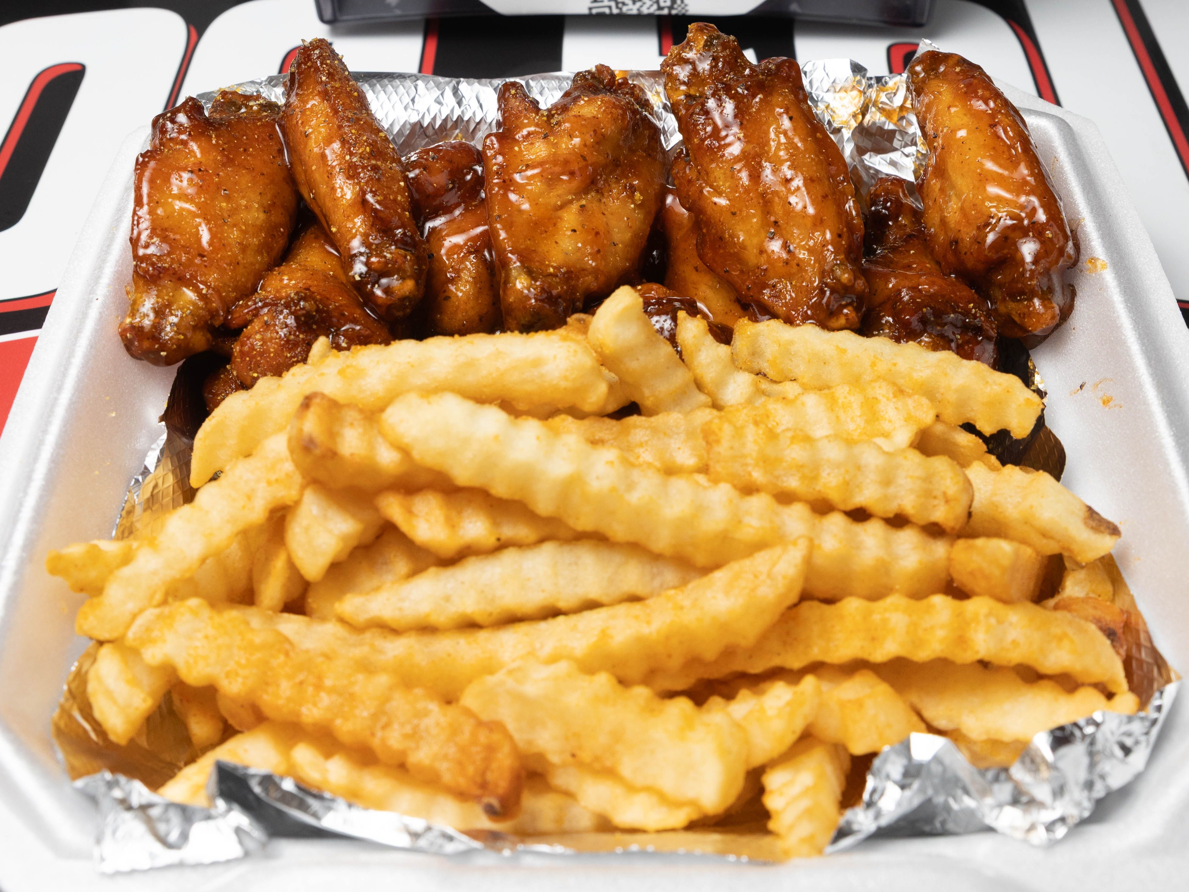 #6. Godfather Burger, 5 Wings w/Fries and Drink