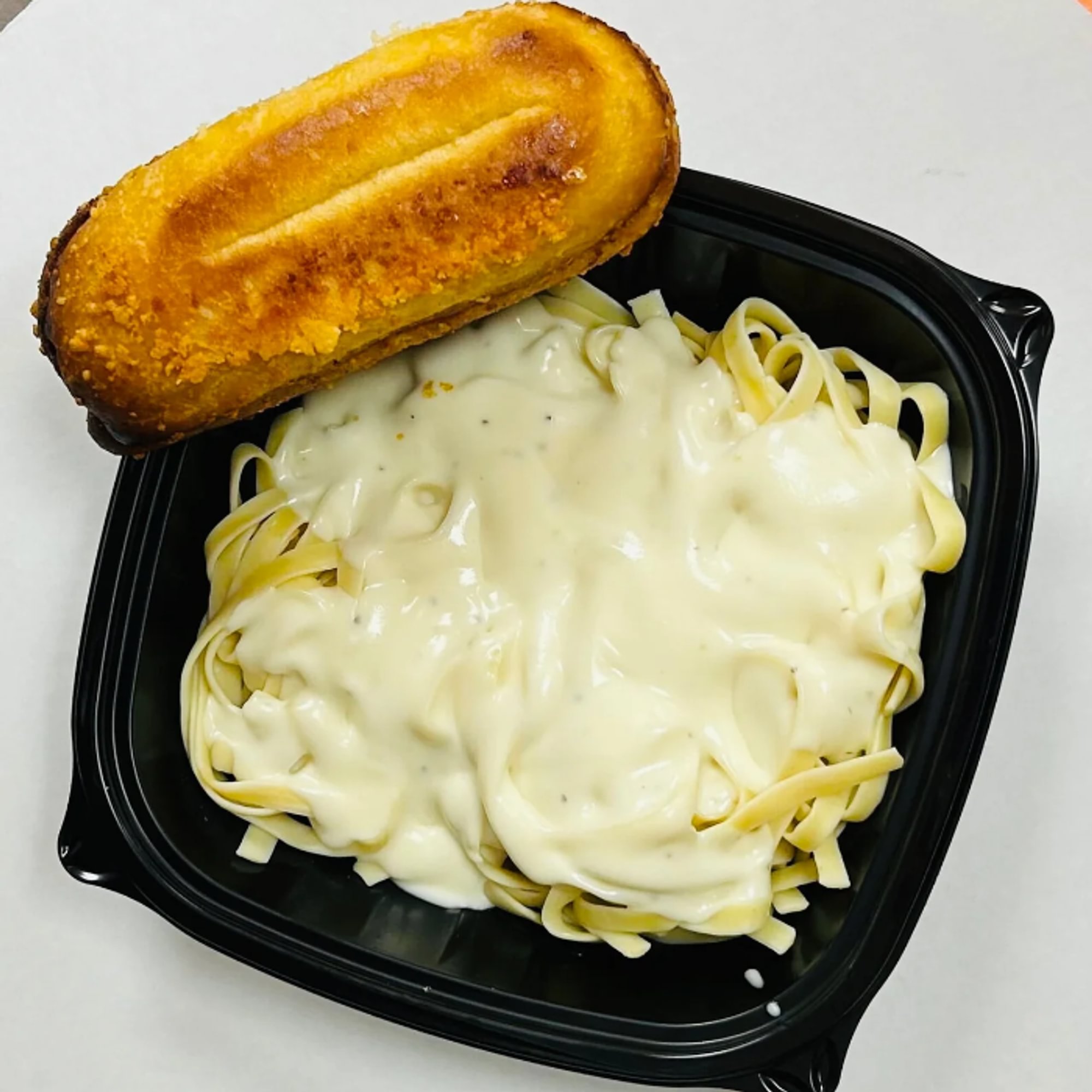 Fettuccine Alfredo with Garlic Toast