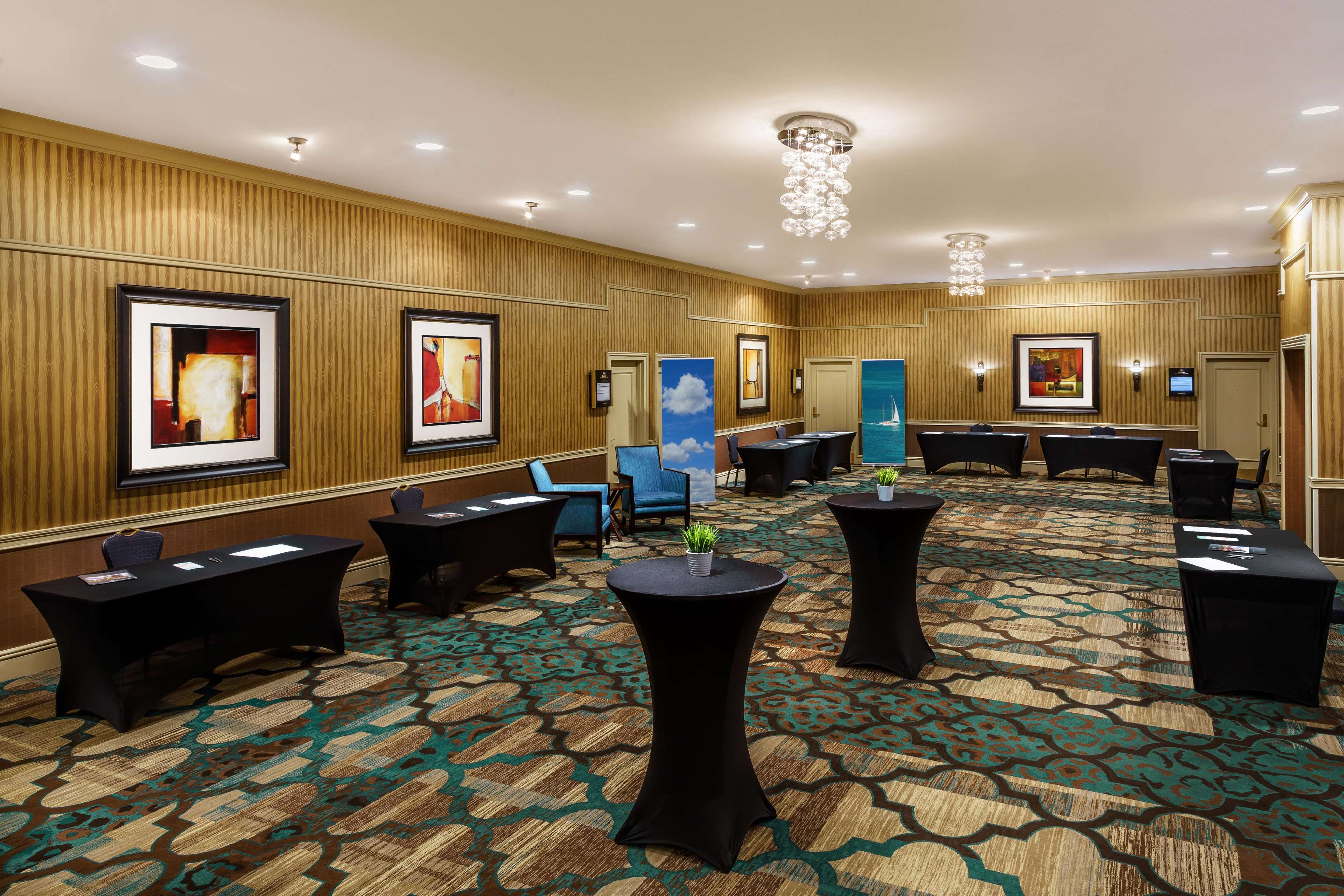 Hilton Charlotte University Place Photo