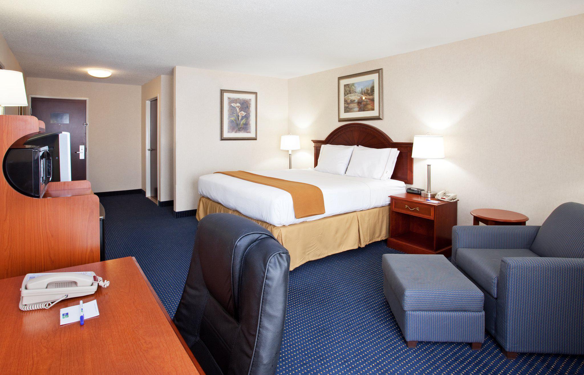 Holiday Inn Express & Suites Cleveland-Richfield Photo