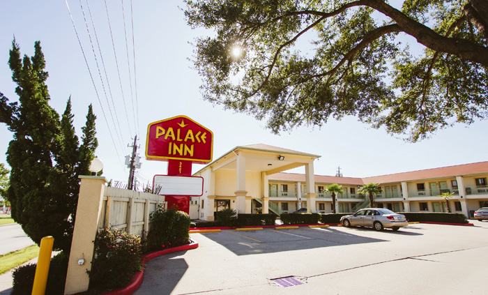 Palace Inn 290 & Antoine Photo