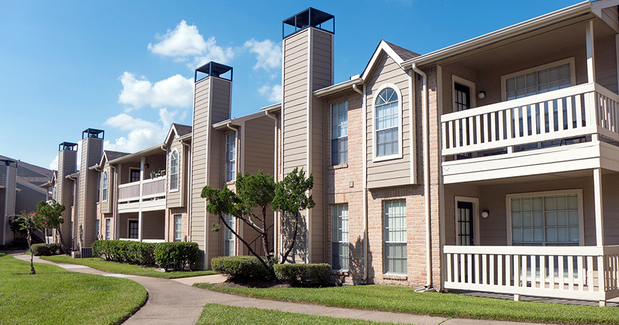 Images Oaks at Greenview Apartments