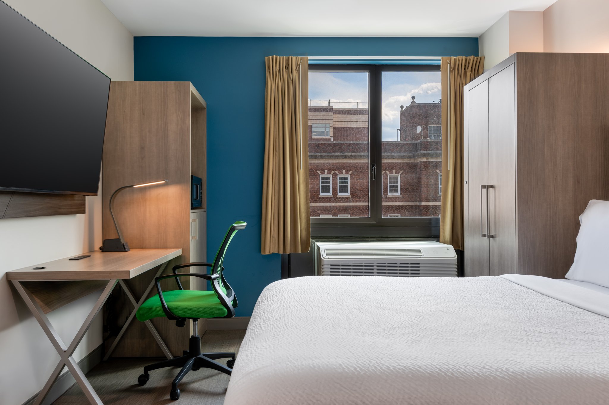 Holiday Inn Express & Suites Bronx - Zoo Area by IHG Image