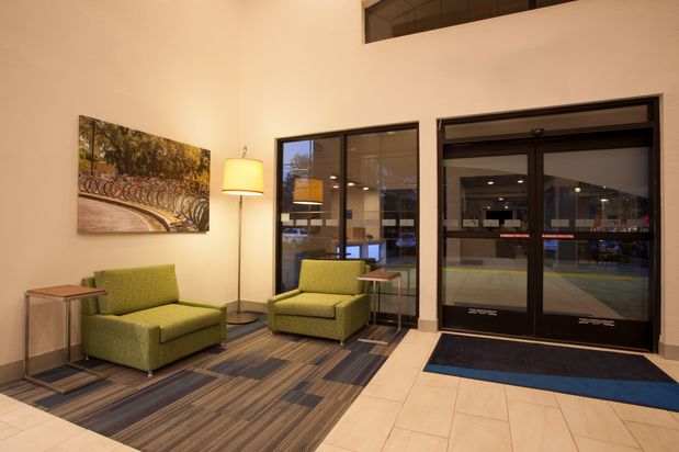 Images Holiday Inn Express & Suites Davis - University Area