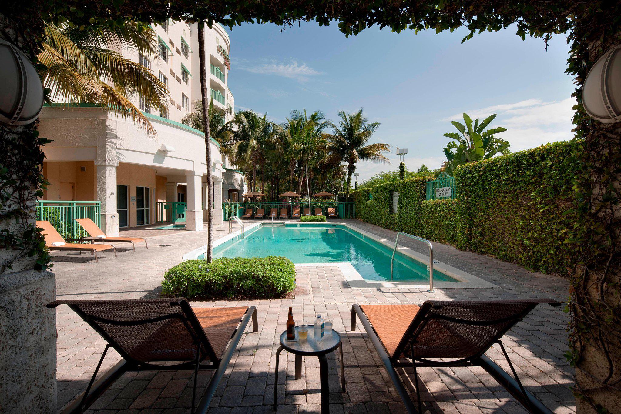 Courtyard by Marriott Fort Lauderdale Airport & Cruise Port Photo