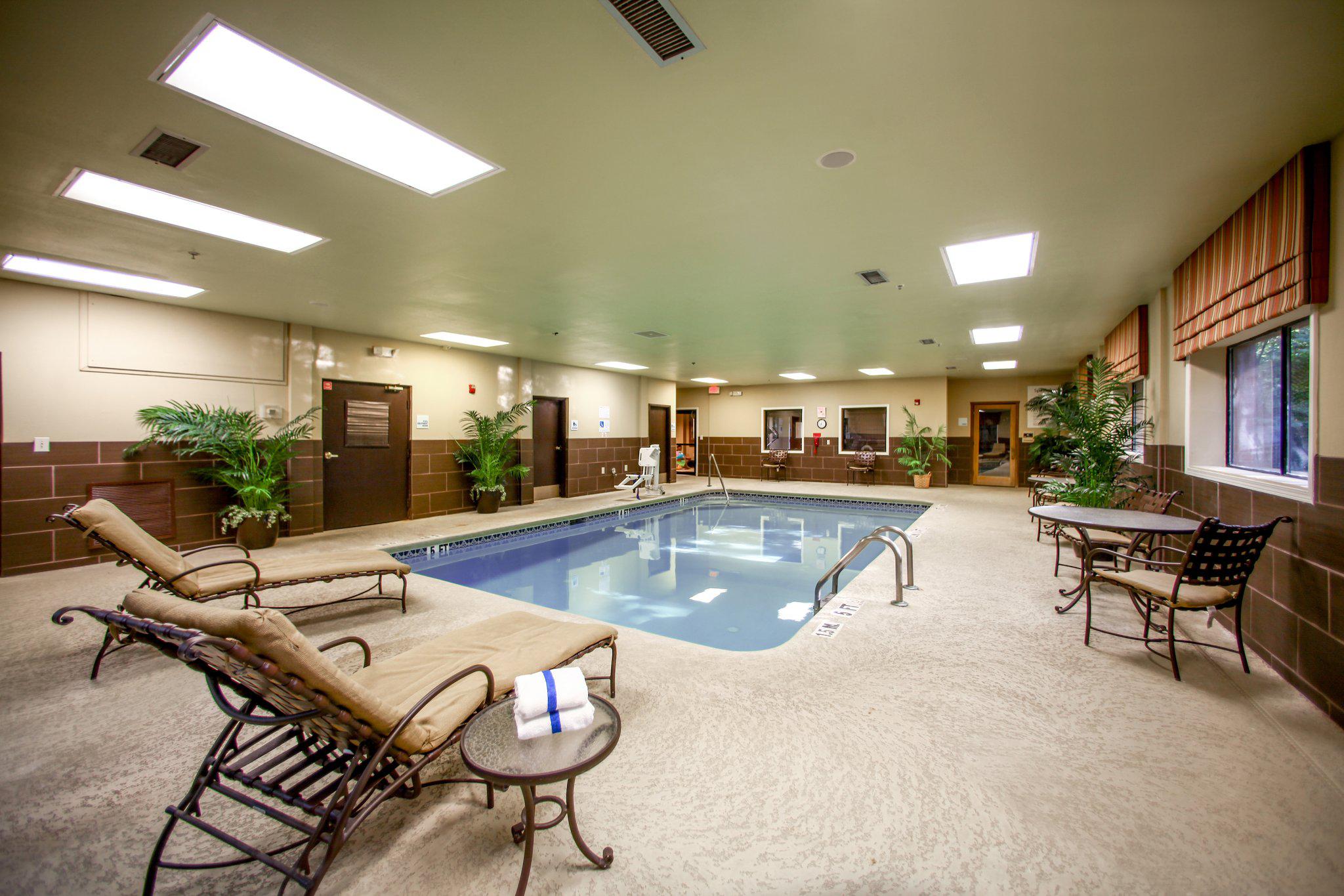 Holiday Inn Express & Suites Atlanta-Emory University Area Photo