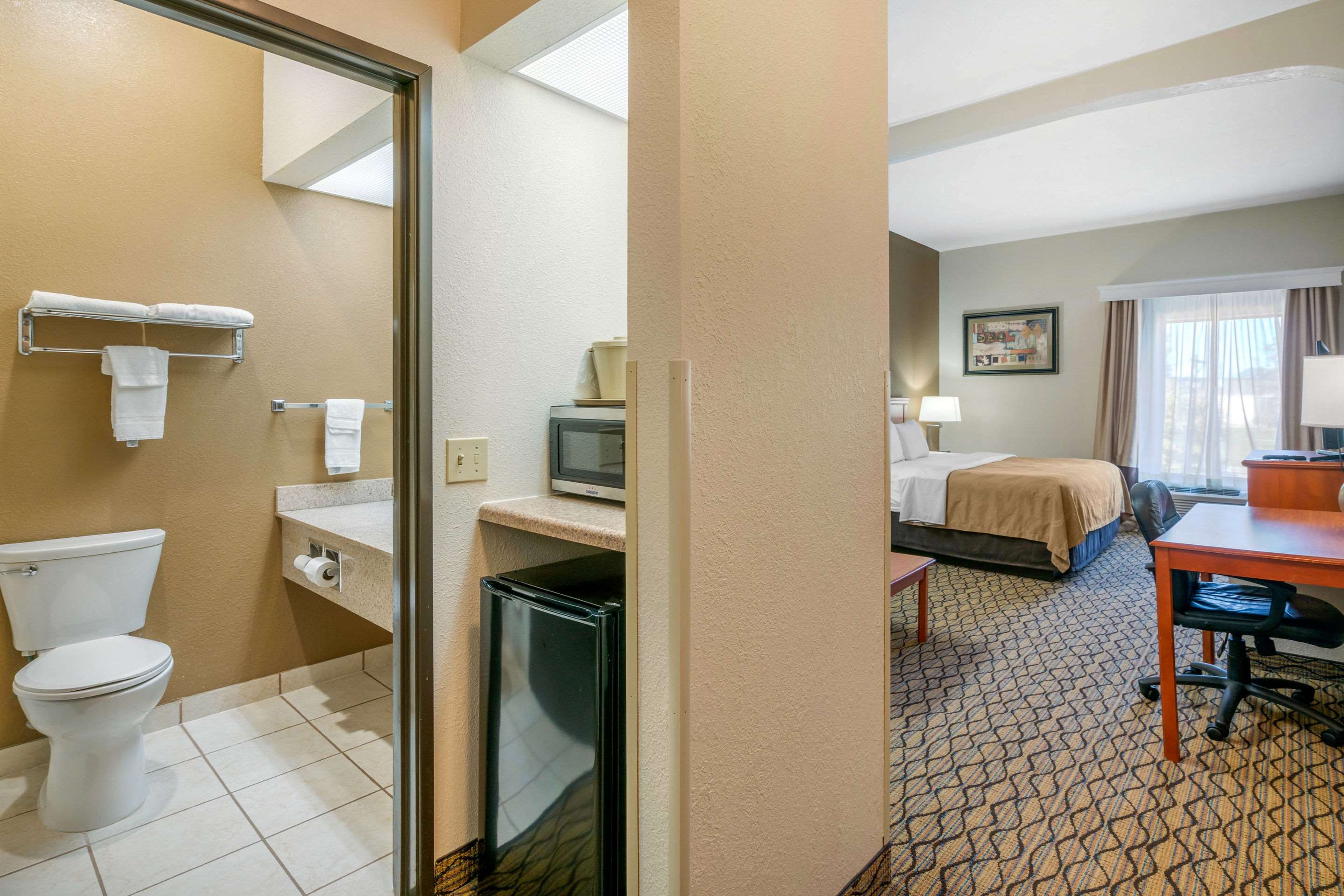 Quality Inn & Suites Jefferson City Photo