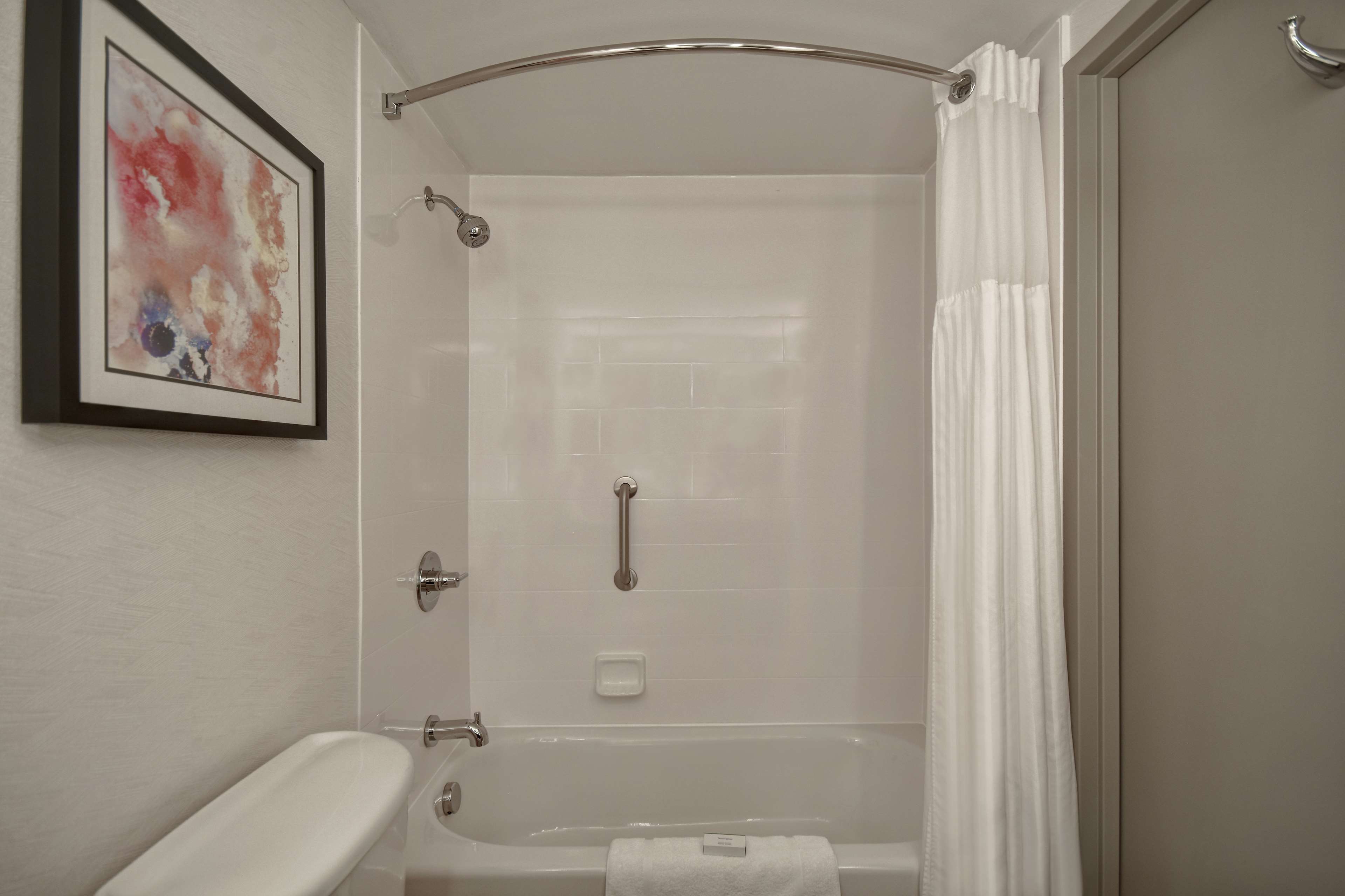 Guest room bath