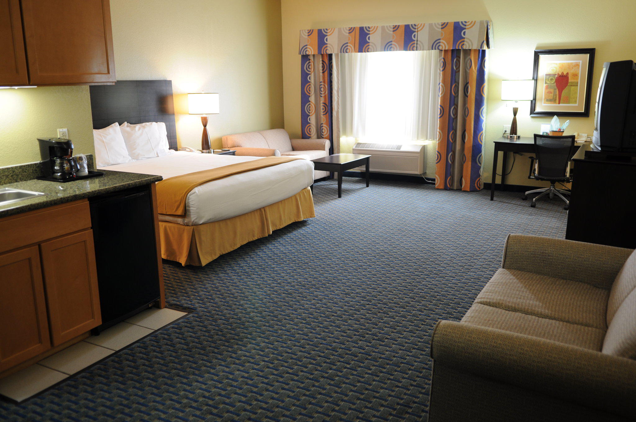 Holiday Inn Express & Suites Phoenix/Chandler (Ahwatukee) Photo