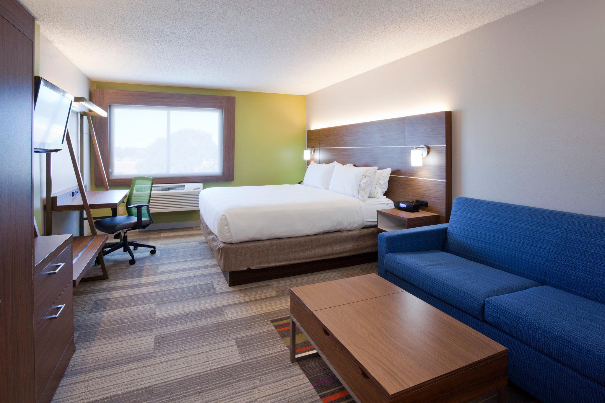 Holiday Inn Express & Suites Minneapolis (Golden Valley) Photo