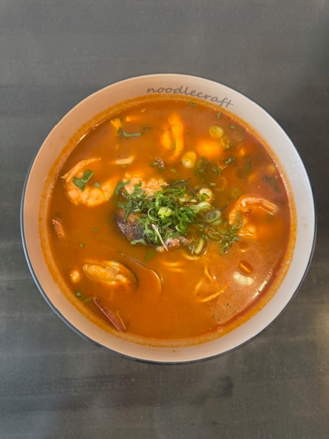 C-8 Seafood Tom Yum Kung Noodle Soup (海鲜冬阴功汤面)