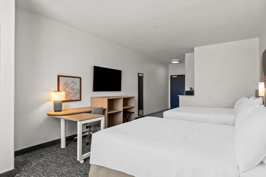 Spark by Hilton Selma Image