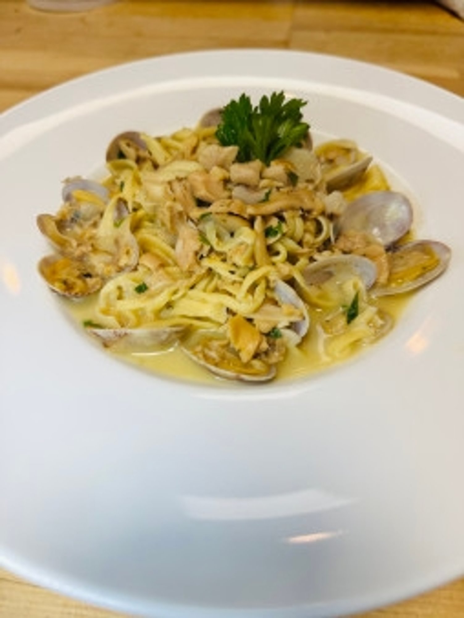 Linguini with Clams with White Sauce Pasta