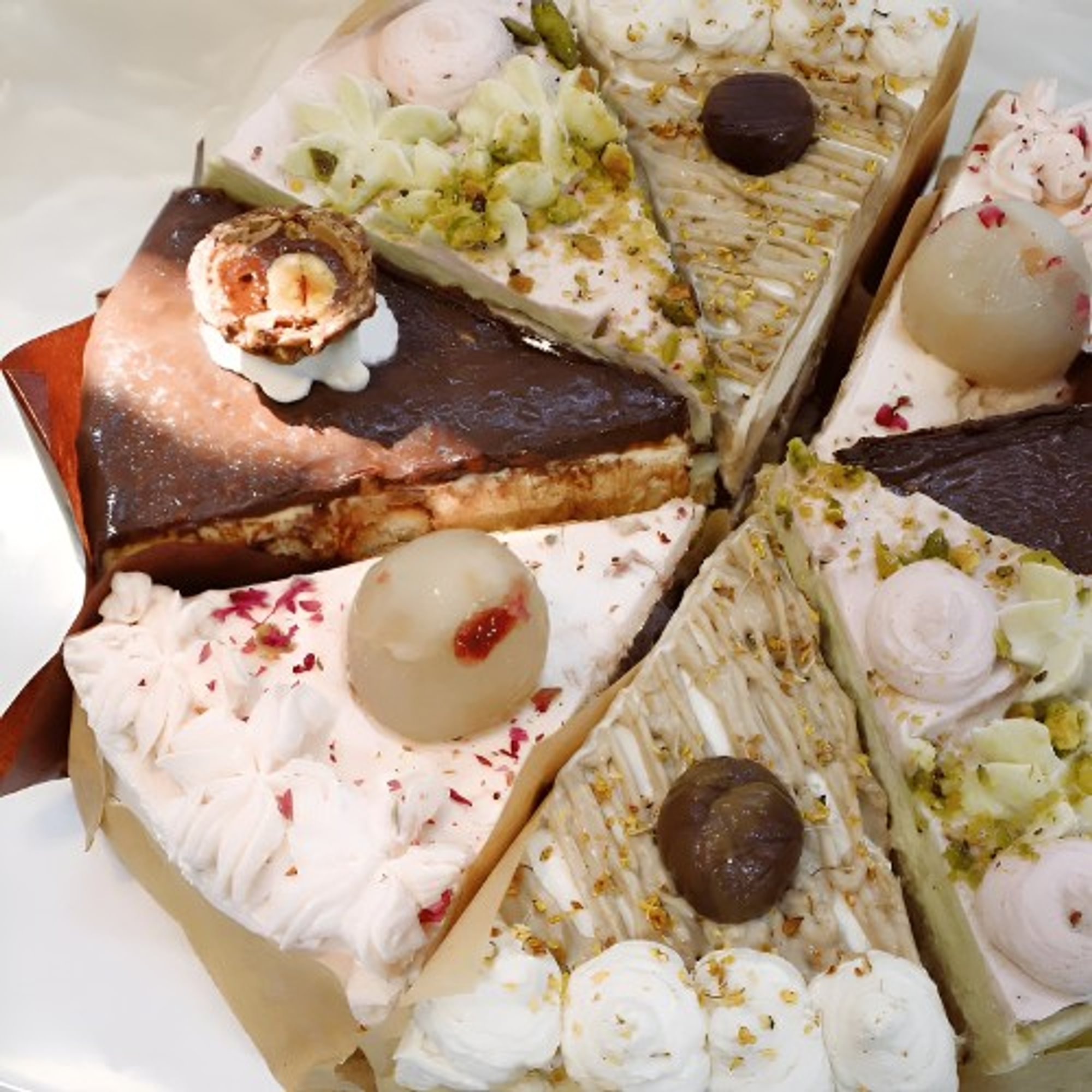 8 Inch Assorted Cake Platter In Gift Packaging (8 Slices) 8寸什锦蛋糕拼盘（8块）
