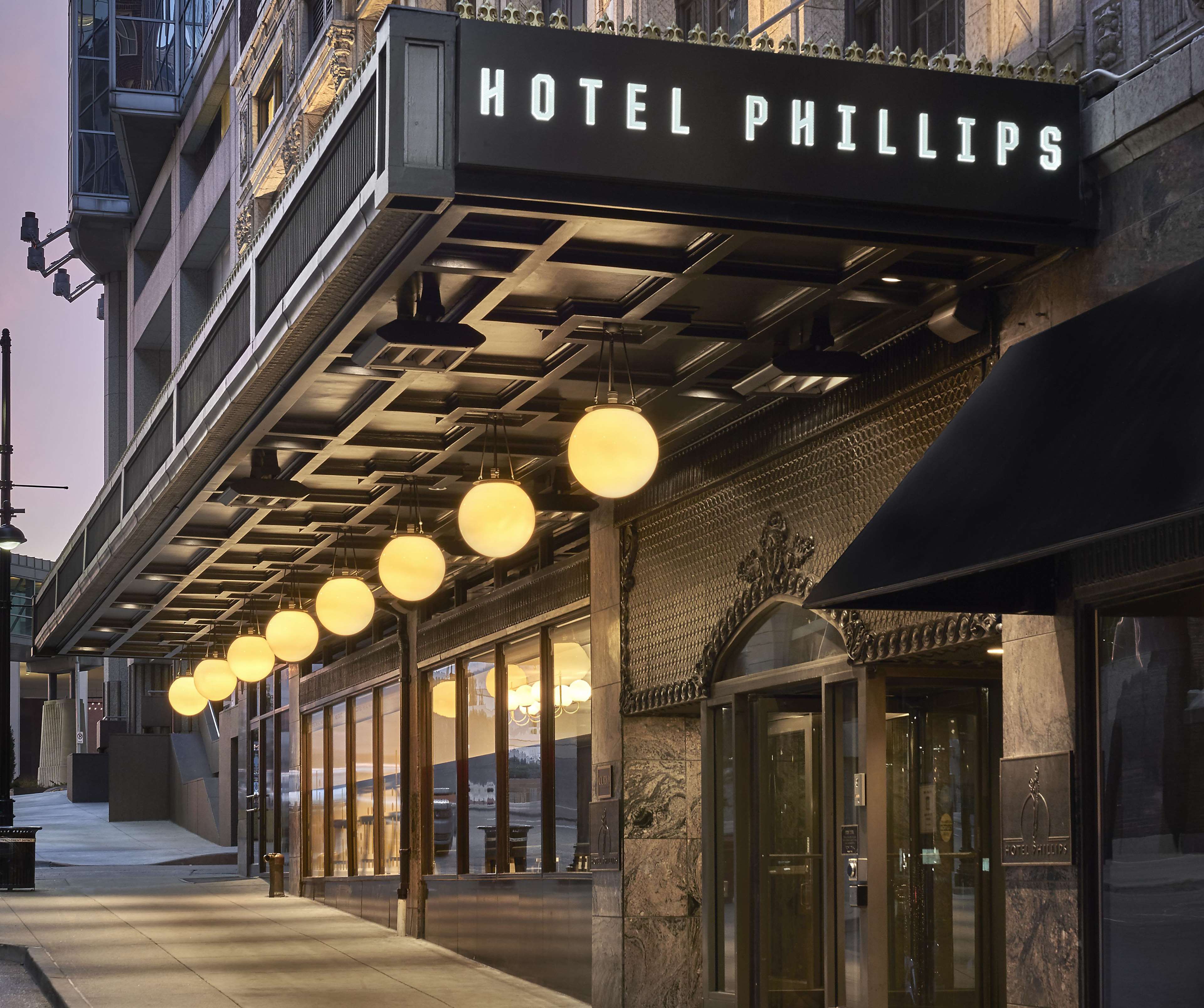 Hotel Phillips Kansas City, Curio Collection by Hilton Photo